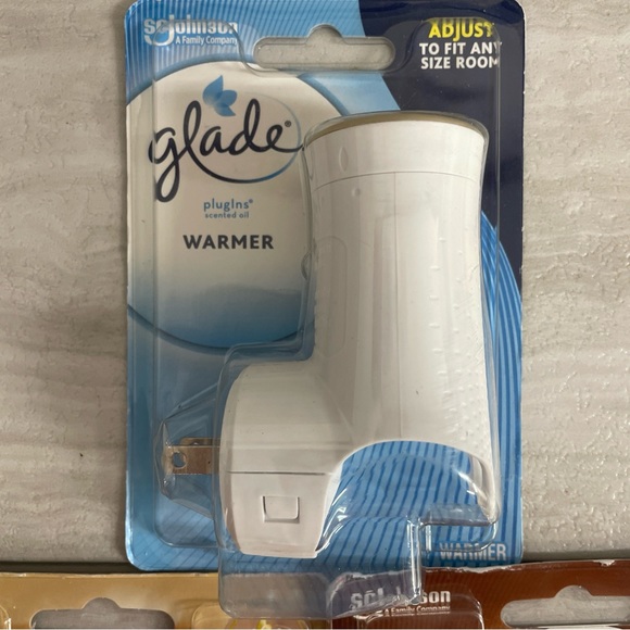 Glade Scented Oil Plugins Warmer Adjustable With 2 Sets Of Refills Brand New - Picture 3 of 8